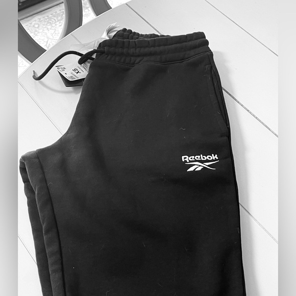 Reebok Women’s black joggers NWT size XS from Macys - Picture 2 of 3